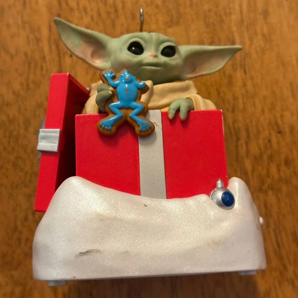 Hallmark 2022 Star Wars The‎ Mandalorian Grogu Greetings Ornament Keepsake